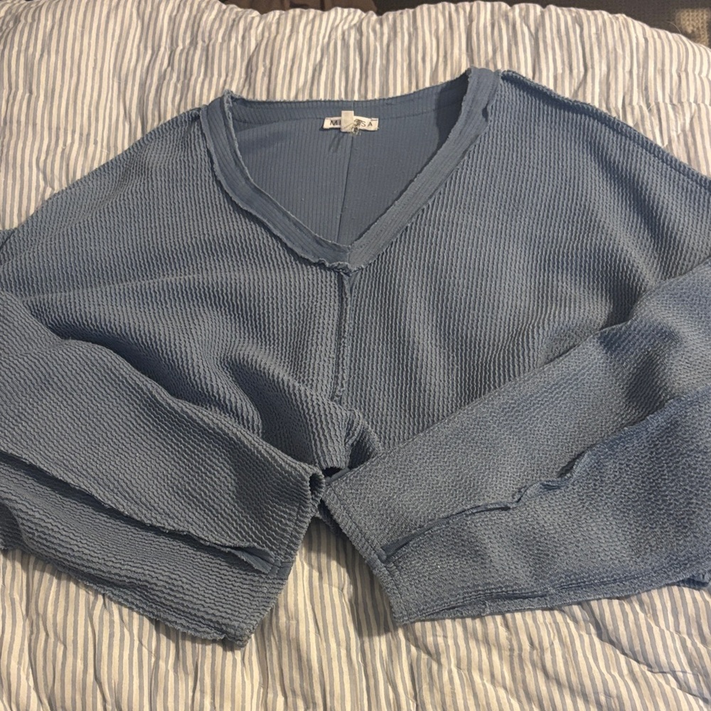 Women's Boutique Blue V-Neck Waffle Knit Cropped Sweater